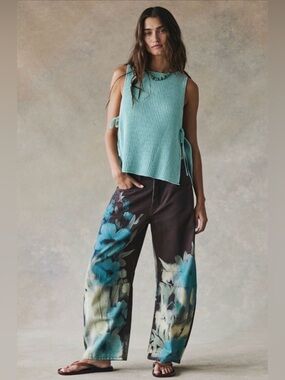 FREE PEOPLE/WE THE FREE GOOD LUCK PRINTED BARREL JEANS NWT SIZE 29